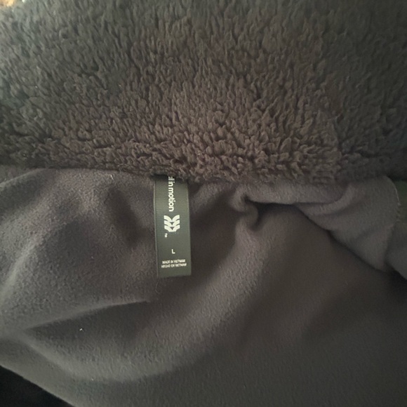 All in Motion Women's Glossy Black Puffer Coat - Picture 10 of 10